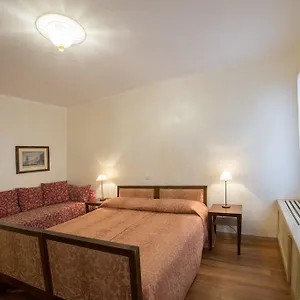 https://romantic-suite-san-marco.hotelslidodijesolo.com